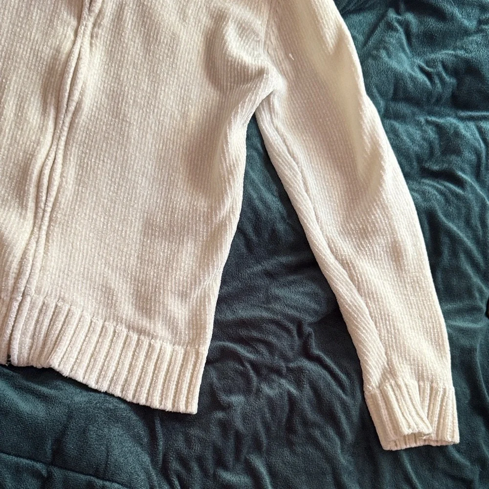 Cozy Cream Women's Zip-Up Turtleneck Sweater